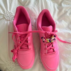 NEW women’s Reebok hot pink tennis shoes 7.5